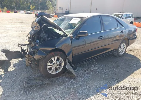 2005 Toyota Camry Le V6 z USA, uszkodzony, nr VIN 4T1BF32K85U105470